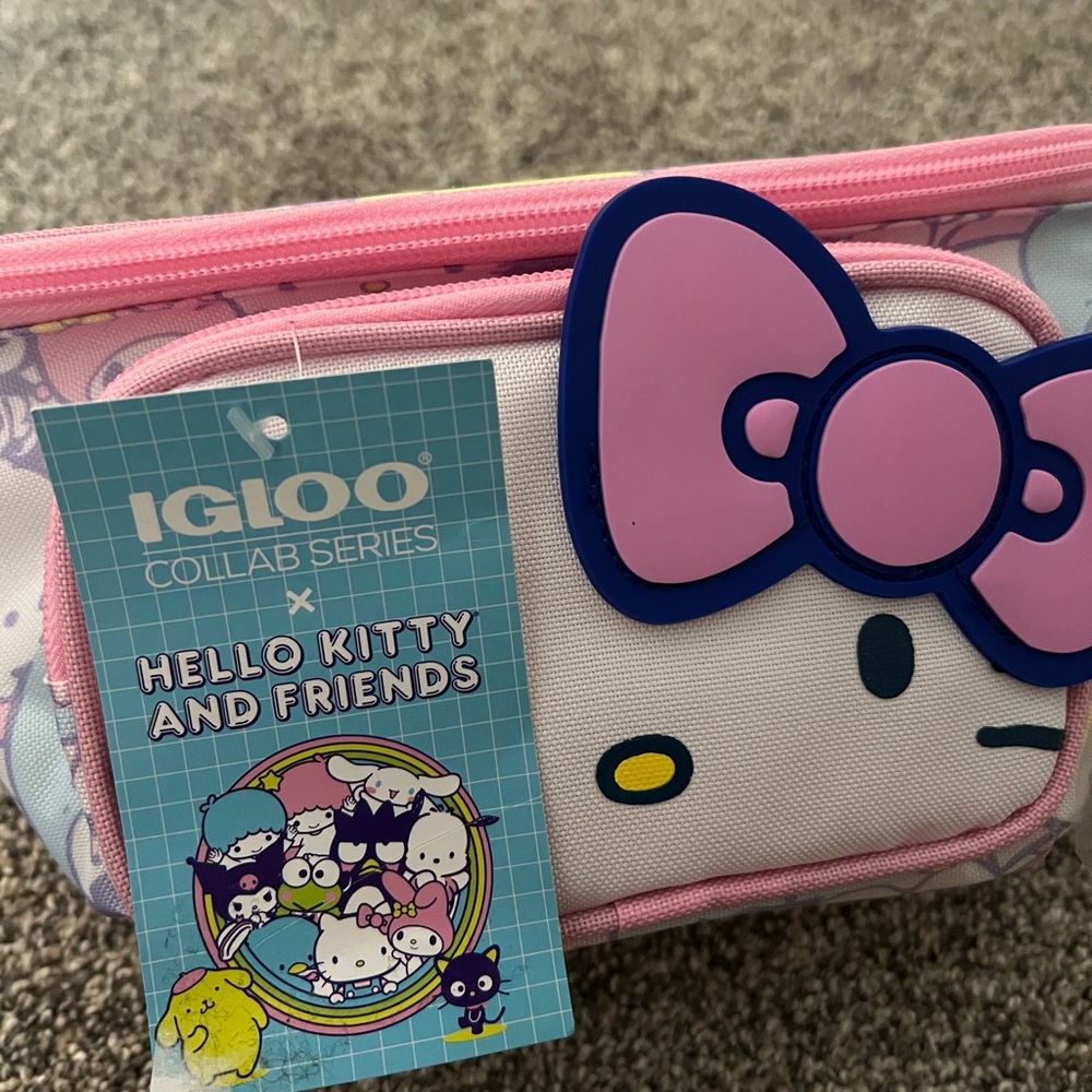 Hello Kitty NWT Cooler Belt Bag, insulated interior - Picture 6 of 7